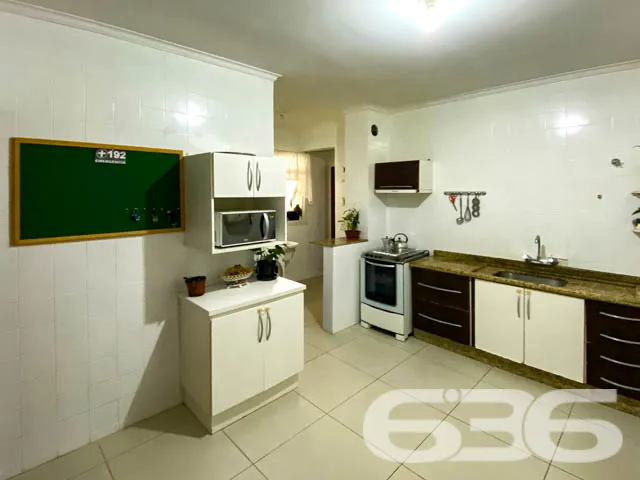 APARTAMENTO AMPLO COM SUÍTE + 2 DORMITÓRIOS NO CEN