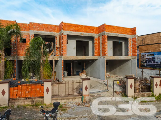 Residência Moderna Geminada no Saguaçu - Lançament