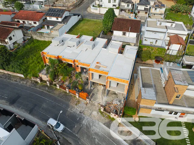 Residência Moderna Geminada no Saguaçu - Lançament