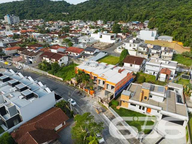Residência Moderna Geminada no Saguaçu - Lançament