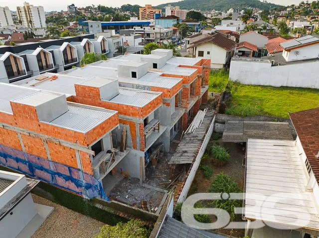 Residência Moderna Geminada no Saguaçu - Lançament