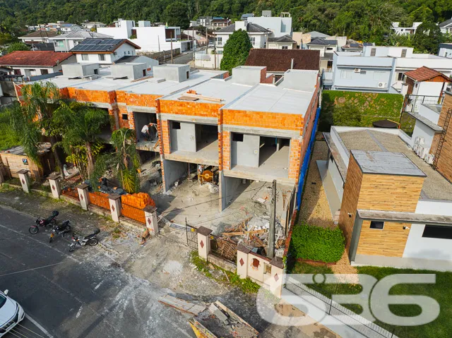 Residência Moderna Geminada no Saguaçu - Lançament