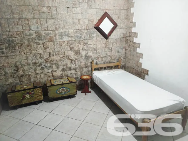 Apresentamos um excelente sobrado no coração de Ba