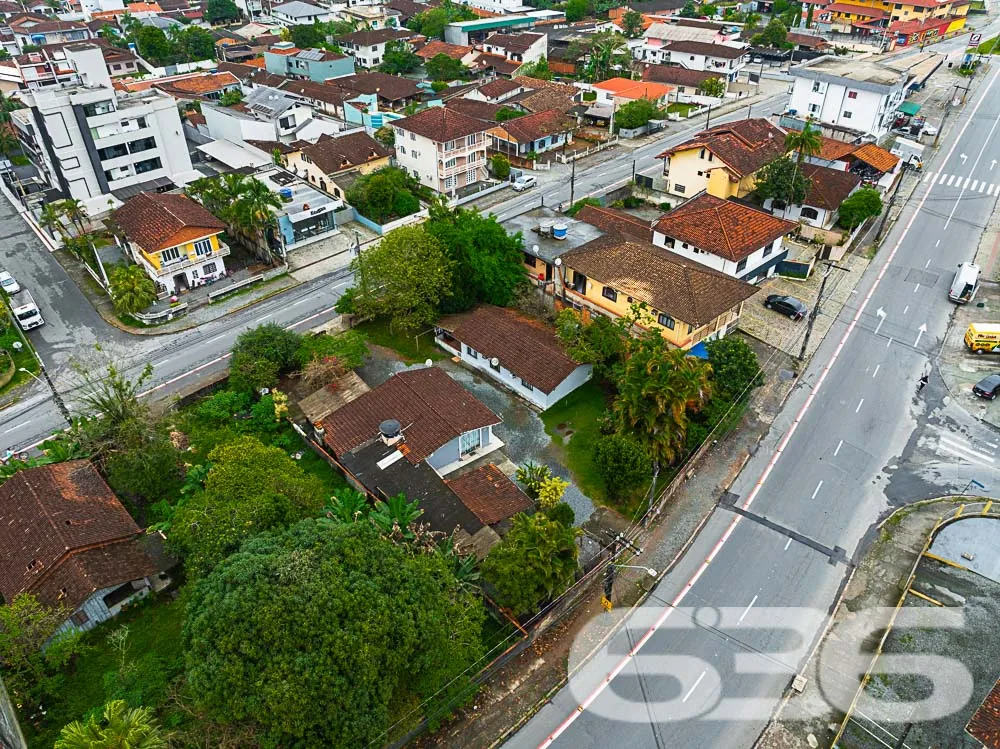 Encante-se com esta Residência no Coração de Joinv