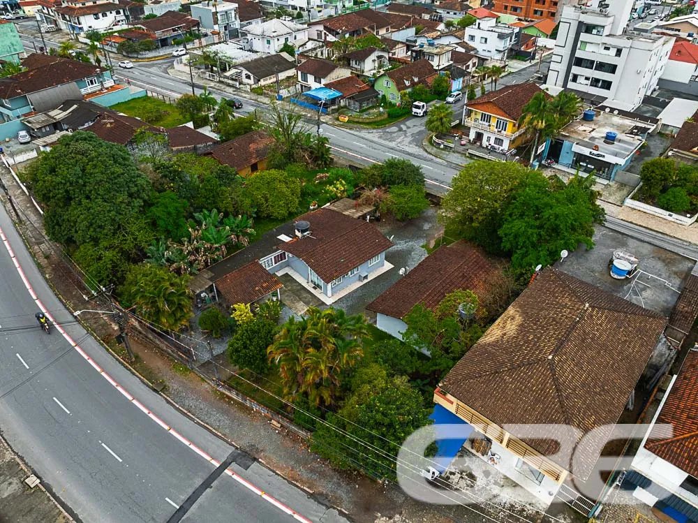 Encante-se com esta Residência no Coração de Joinv