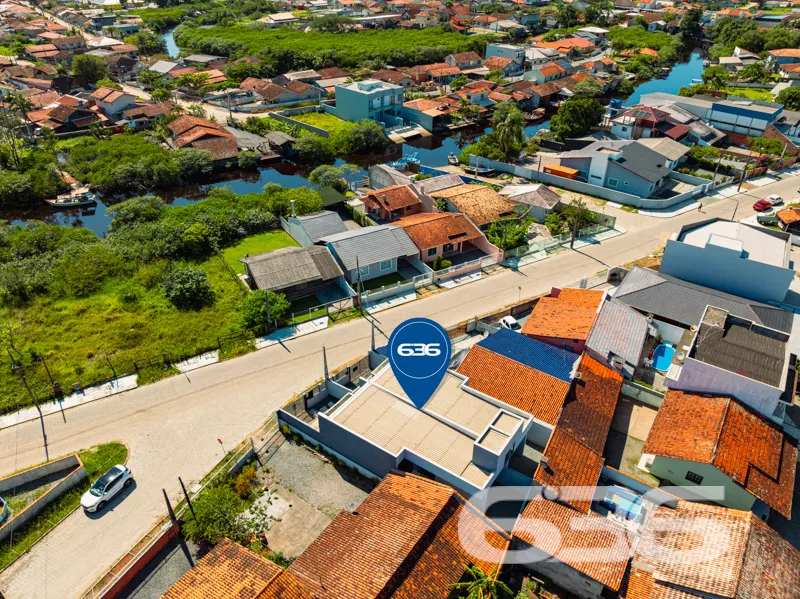 Casa à venda no Centro de Balneário Barra do Sul/S