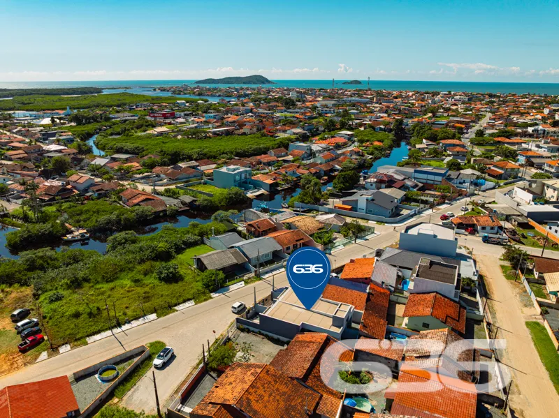 Casa à venda no Centro de Balneário Barra do Sul/S