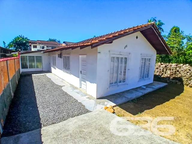 Aprecie a tranquilidade e o potencial desta residê