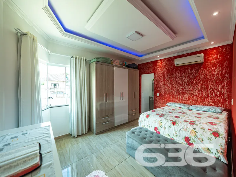 ImĂłvel Ă venda com 2 residĂȘncias independentes Ă v