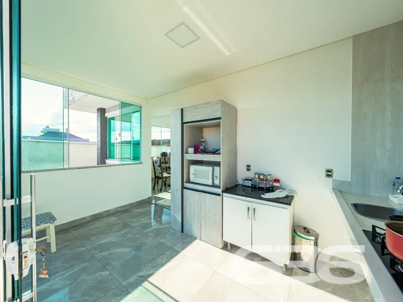 ImĂłvel Ă venda com 2 residĂȘncias independentes Ă v