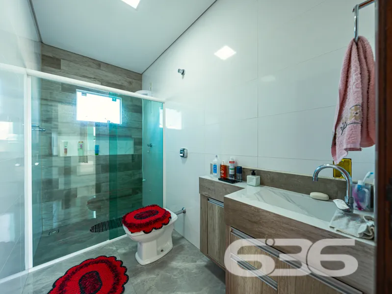 ImĂłvel Ă venda com 2 residĂȘncias independentes Ă v