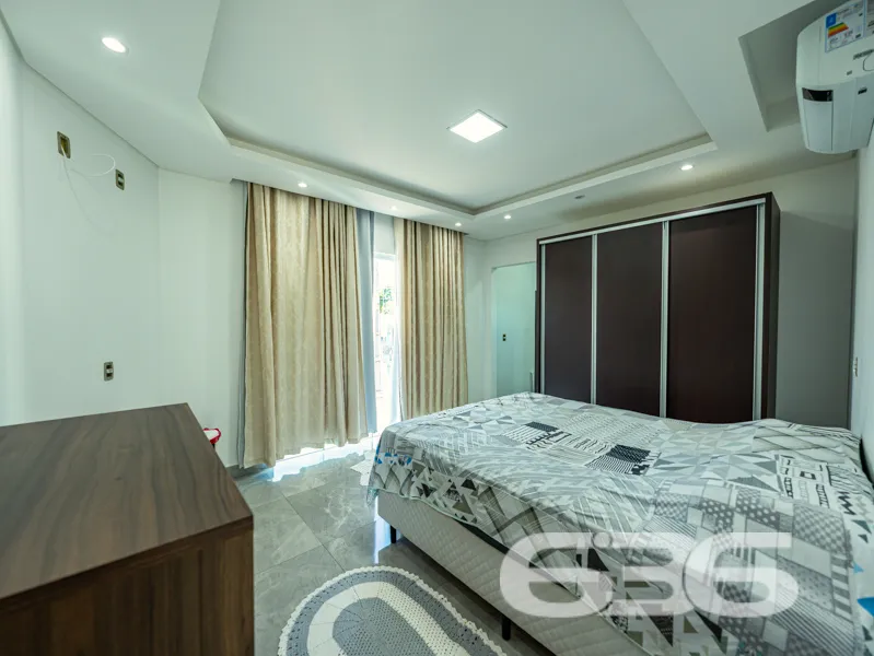 ImĂłvel Ă venda com 2 residĂȘncias independentes Ă v