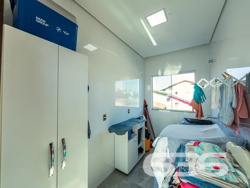 ImĂłvel Ă venda com 2 residĂȘncias independentes Ă v