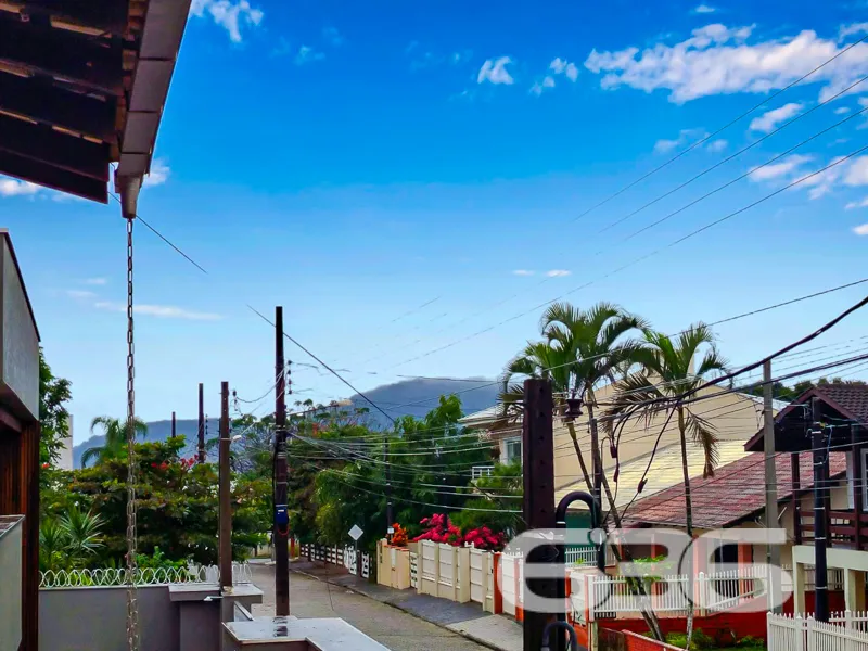 SOBRADO À VENDA EM UBATUBA, SÃO FRANCISCO DO SUL –