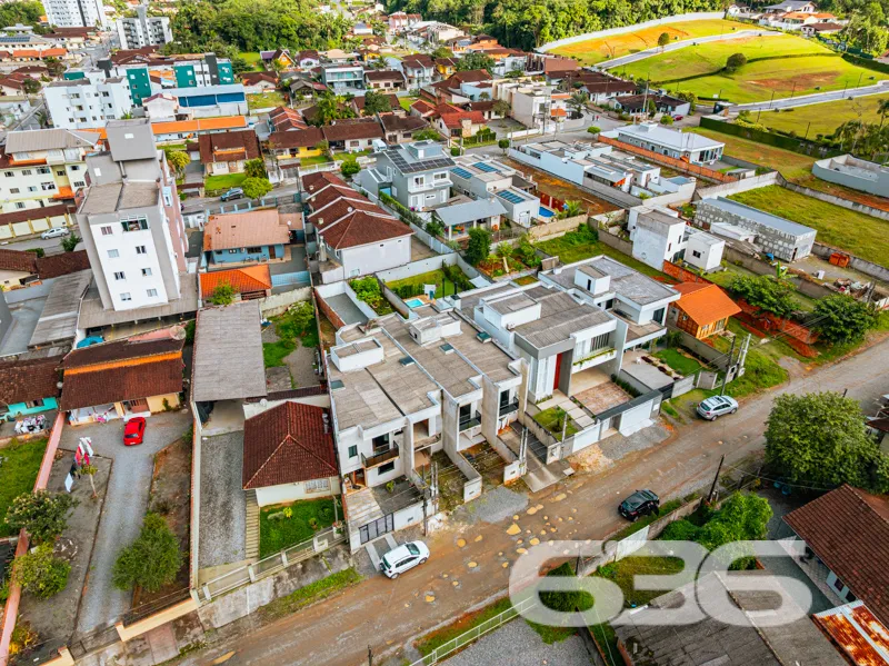 Novidade no Vila Nova! Geminado sobrado com entreg