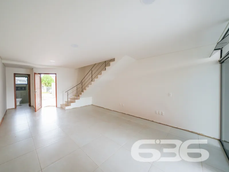 SOBRADO À VENDA COM BELO TERRENO NOS FUNDOS. SOBRA