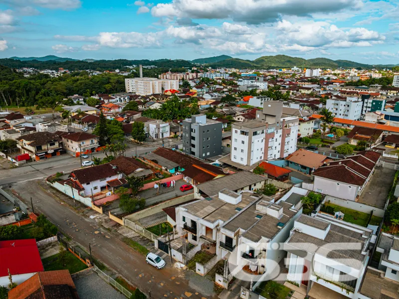 Novidade no Vila Nova! Geminado sobrado com entreg