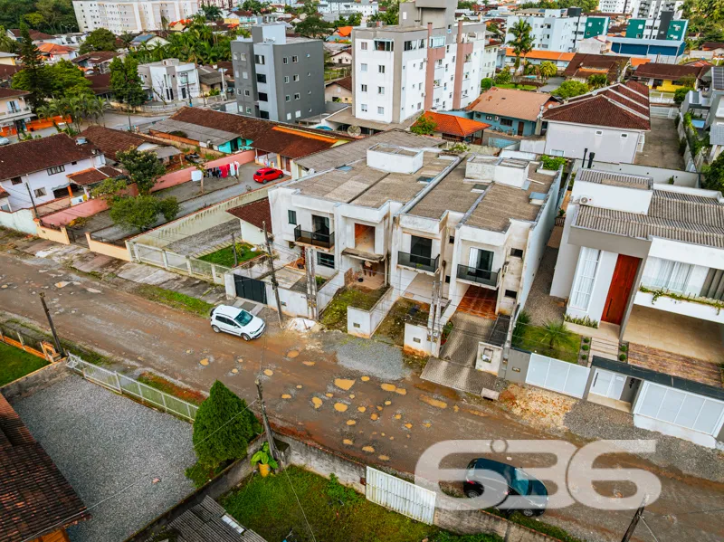 Novidade no Vila Nova! Geminado sobrado com entreg