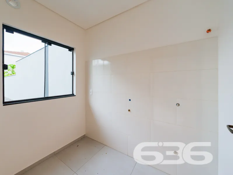 SOBRADO À VENDA COM BELO TERRENO NOS FUNDOS. SOBRA