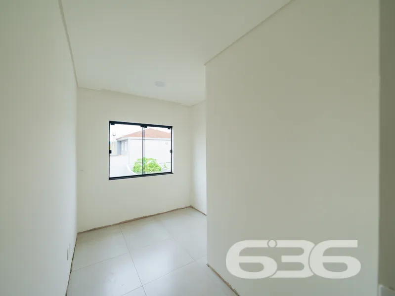 SOBRADO À VENDA COM BELO TERRENO NOS FUNDOS. SOBRA