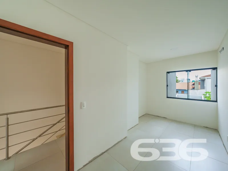 SOBRADO À VENDA COM BELO TERRENO NOS FUNDOS. SOBRA