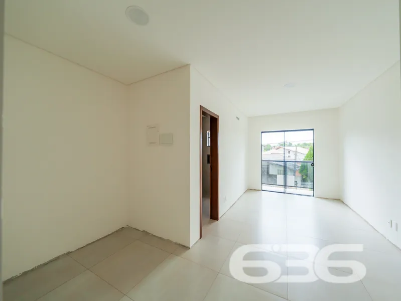 SOBRADO À VENDA COM BELO TERRENO NOS FUNDOS. SOBRA