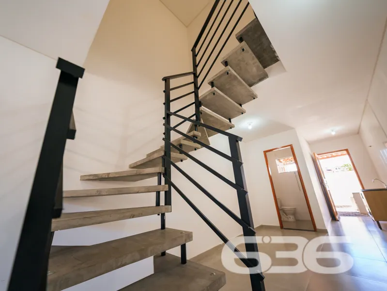 Geminado sobrado à venda no bairro Jarivatuba em J