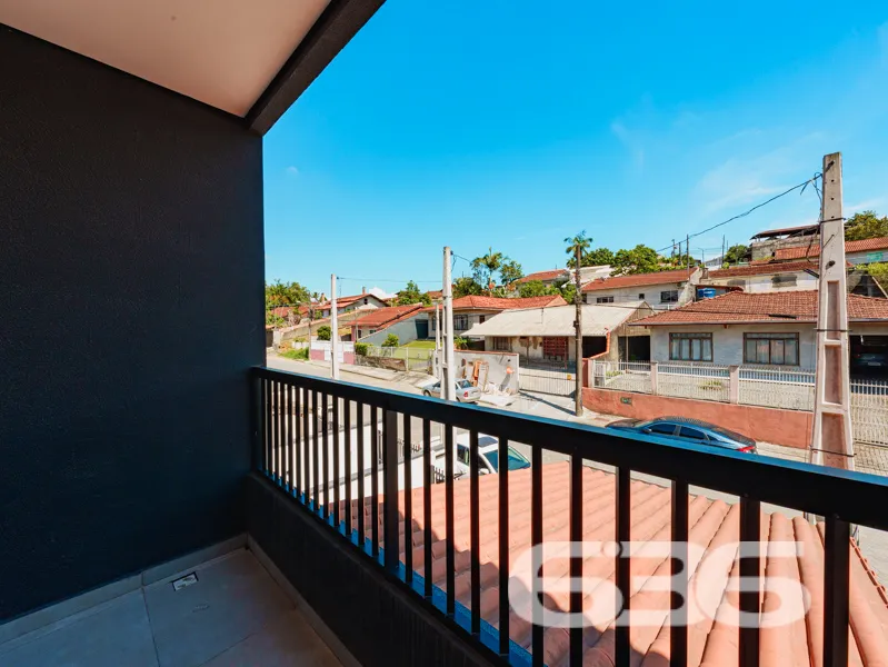 Geminado sobrado à venda no bairro Jarivatuba em J