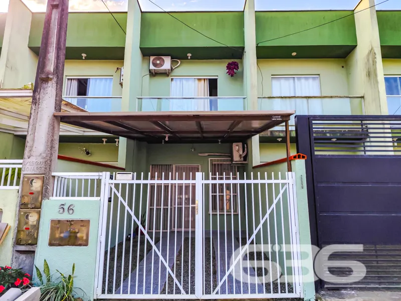 Charmoso Sobrado Geminado Ă Venda no Boehmerwald,