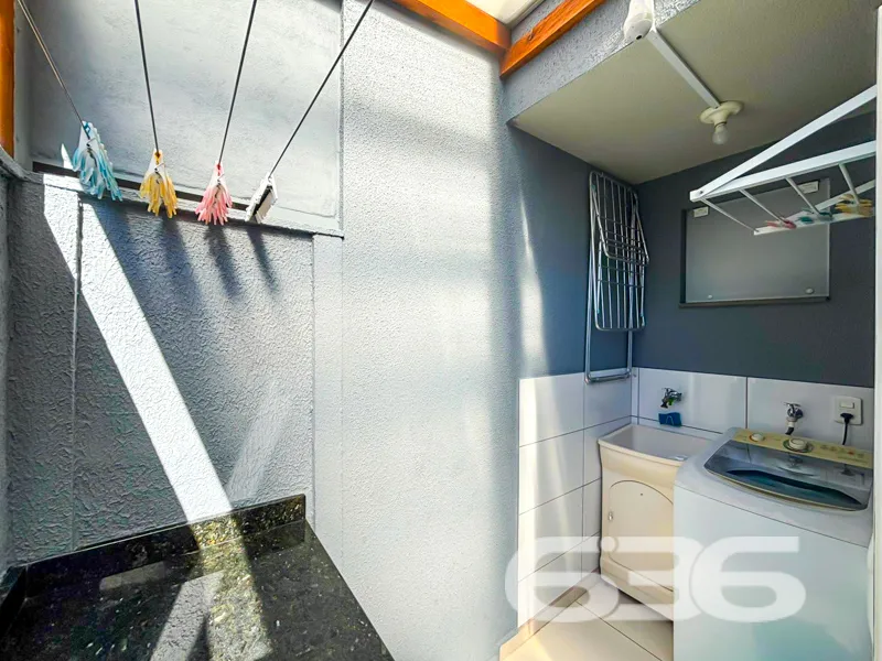 Surpreenda-se com este charmoso sobrado geminado à