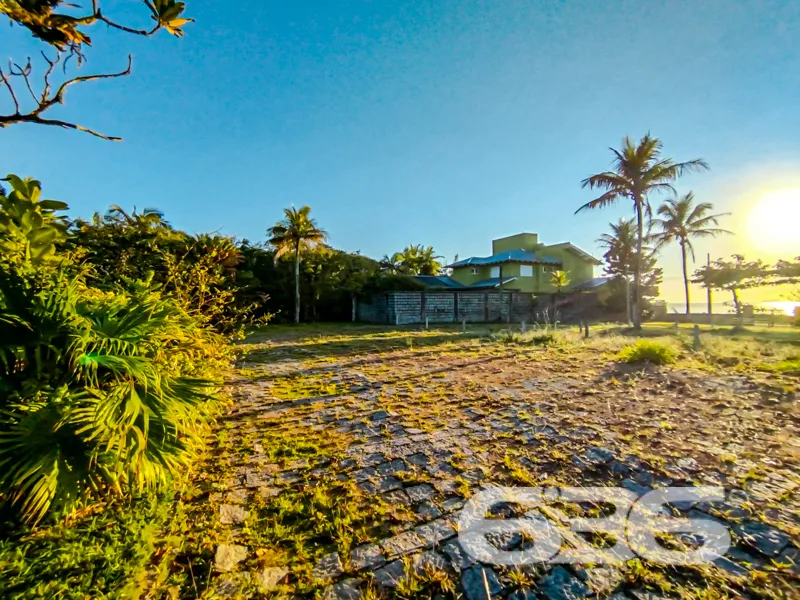 Oportunidade Exclusiva à Beira-Mar em São Francisc