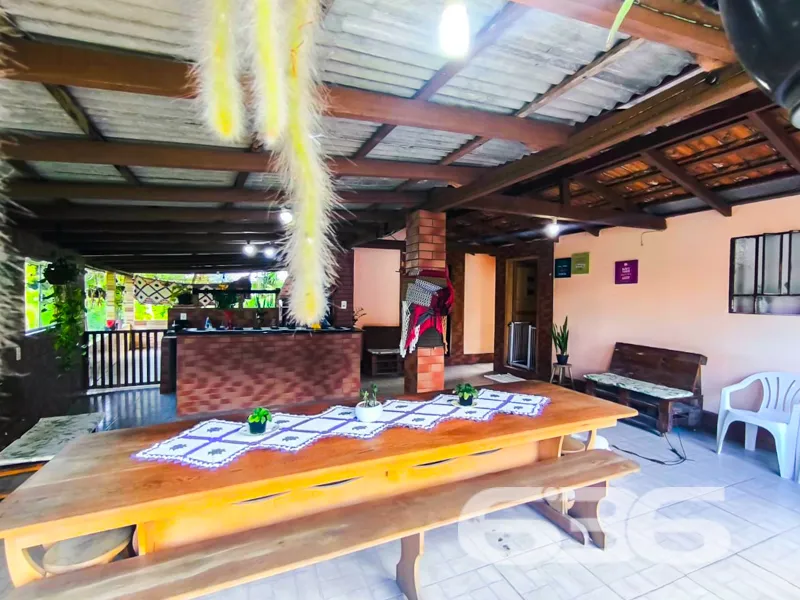 Venda de Casa Térrea com Excelente Localização em