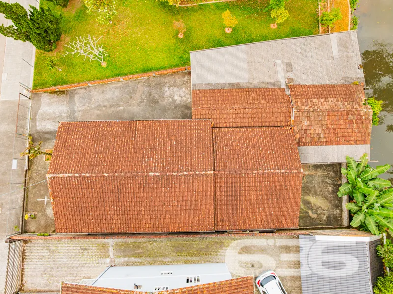 Venda de Casa Térrea com Excelente Localização em