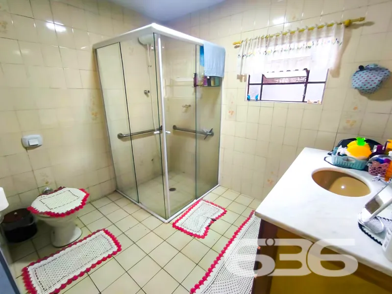 Venda de Casa Térrea com Excelente Localização em