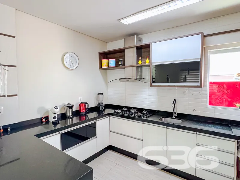 Descubra o Sobrado dos Seus Sonhos no Coração de A