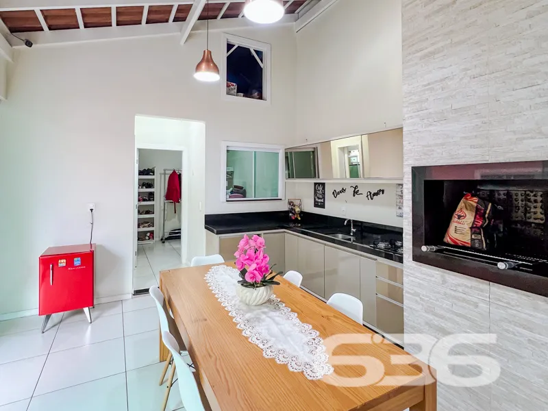 Descubra o Sobrado dos Seus Sonhos no Coração de A