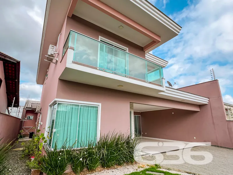 Descubra o Sobrado dos Seus Sonhos no Coração de A