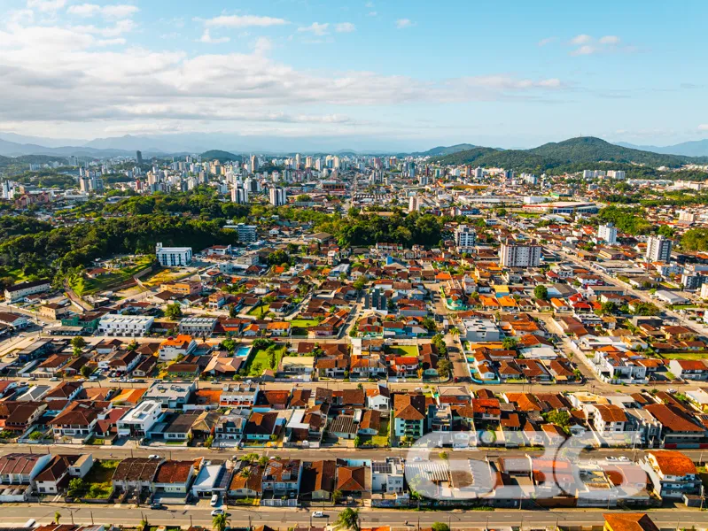 Oportunidade IncrĂvel em Joinville, SC: Sobrado Mo