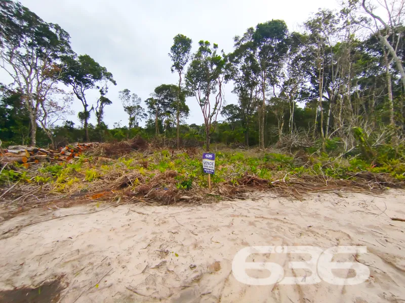 Terreno à venda em São Francisco do Sul - Um pedaç