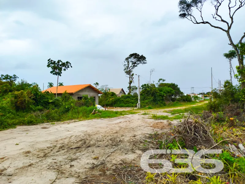 Terreno à venda em São Francisco do Sul - Um pedaç