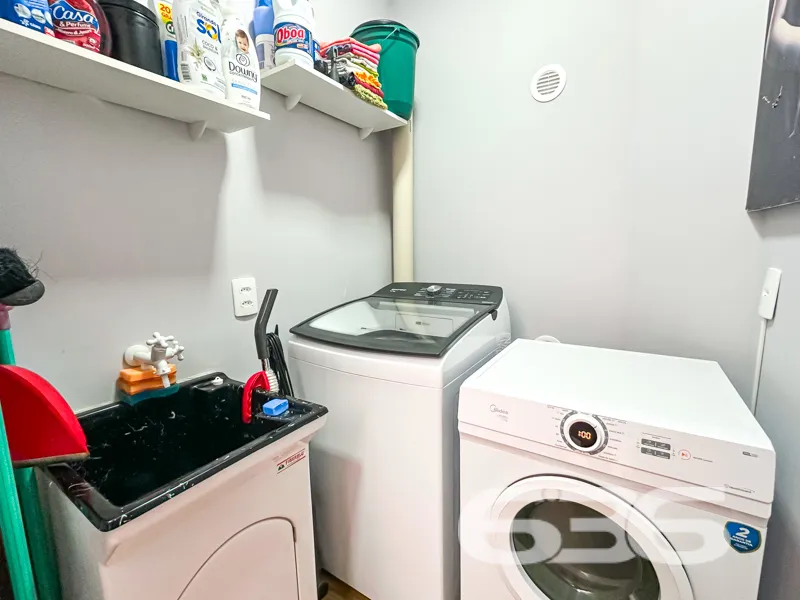 Encante-se com Seu Novo Lar: Sobrado Geminado em J