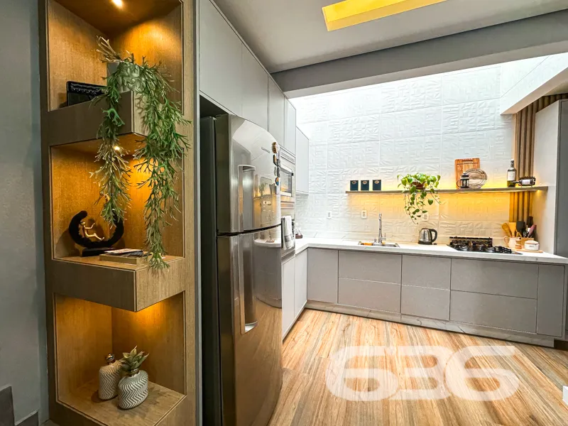 Encante-se com Seu Novo Lar: Sobrado Geminado em J