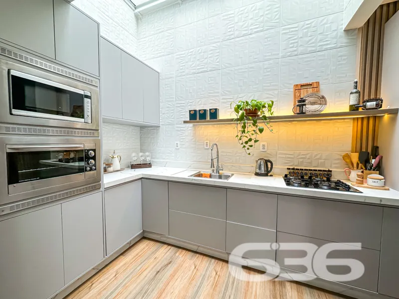 Encante-se com Seu Novo Lar: Sobrado Geminado em J