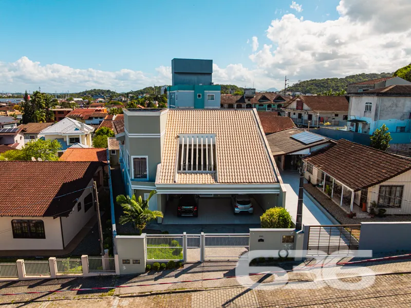 A sua busca pela casa perfeita acabou! Apresentamo