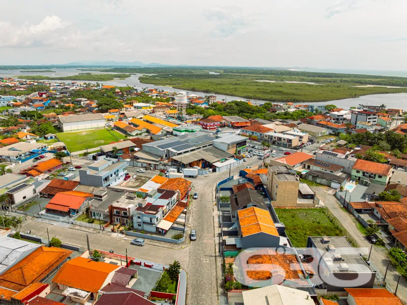 Oportunidade Única em Balneário Barra do Sul!
Est