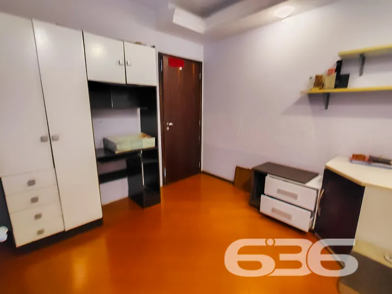 Sobrado com terreno amplo no bairro Anita Garibald