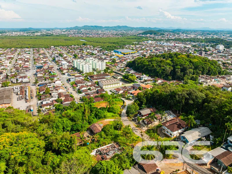 Terreno à venda no Boa Vista, Joinville SC, em rua