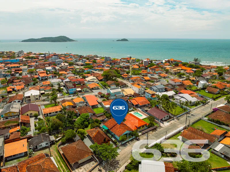 Casa à venda no Centro de Balneário Barra do Sul/S