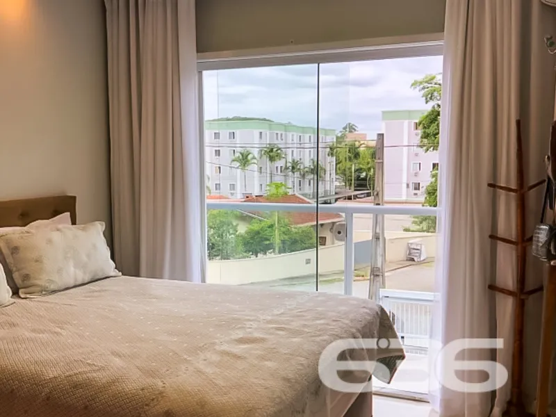 Sobrado Geminado com 2 Dormitórios no Santa Catari