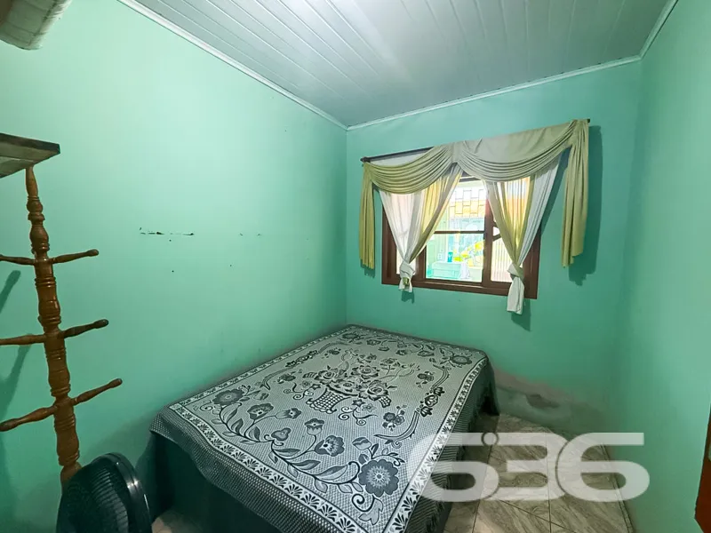 CASA À VENDA NO CENTRO DE BALNEÁRIO BARRA DO SUL |